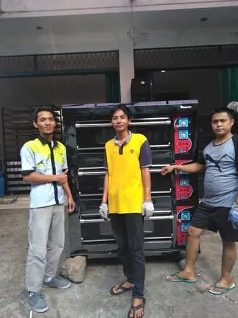 1. Bapak Andy Roti Bakar Rawa Lumbu Bekasi Oven Gas 3 Deck 6 Tray HTR 60H DONE 768x1024 1