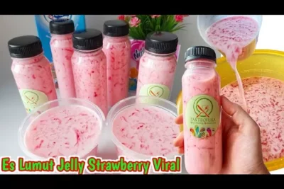 Es Lumut Strawberry Wira Botol